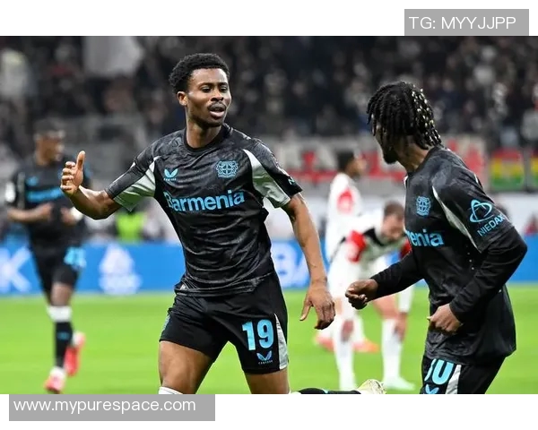 法兰克福主场大胜勒沃库森，积分榜前列稳固